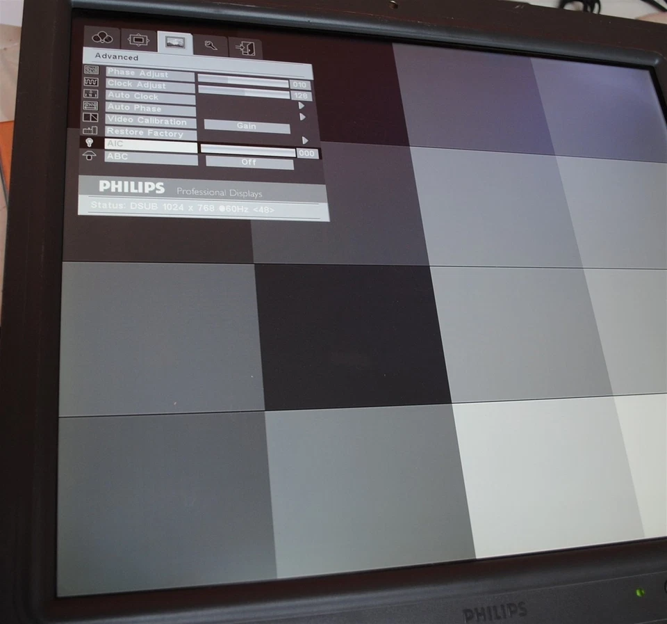 Scratches Screen Philips MLCD18-GB 9919 320 51363 18" Medical LCD Monitor AS-IS - Image 2 of 4