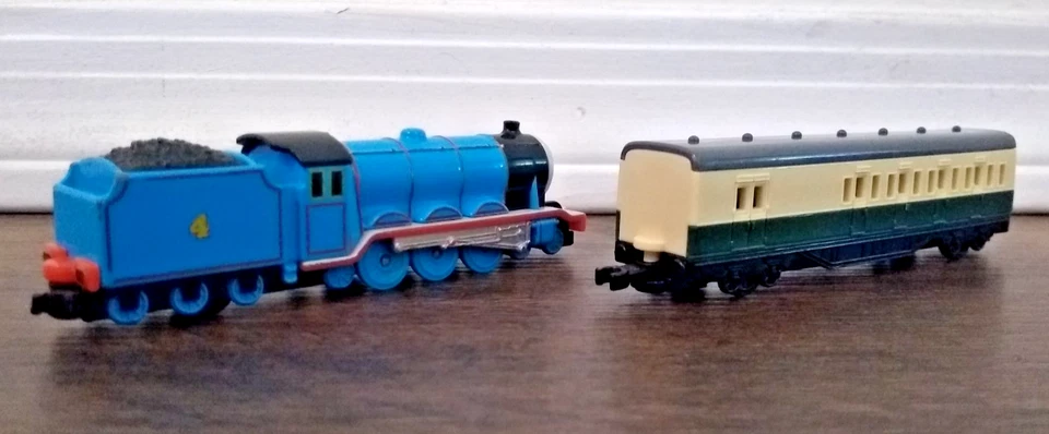 Tomica Long Thomas & Friends Gordon & Express Coach Diecast Train Engine Used - Image 2 of 4