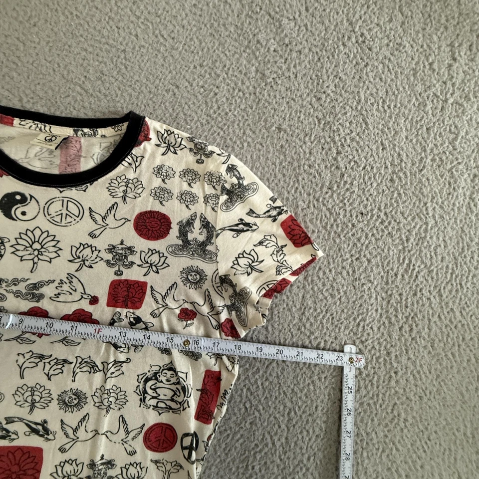 Camisa Y2K Lucky Brand Grande Asiática Timbre Gráfico Camiseta Paz Foto 4 de 4