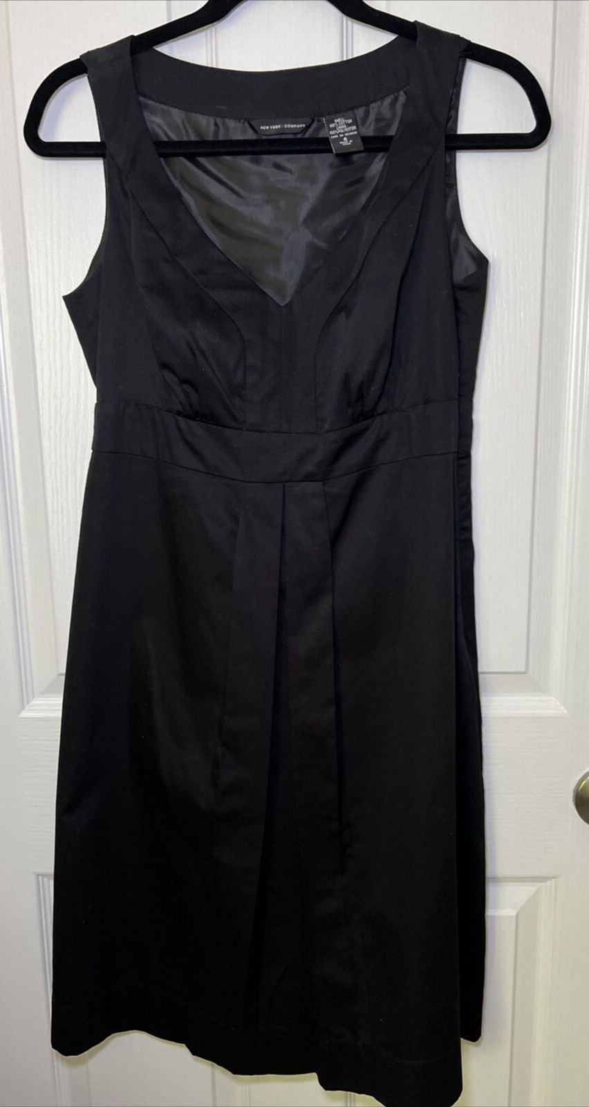 New York and Company Sheath Dress Size 4 Black Cotton Pleated Sleeveless Career