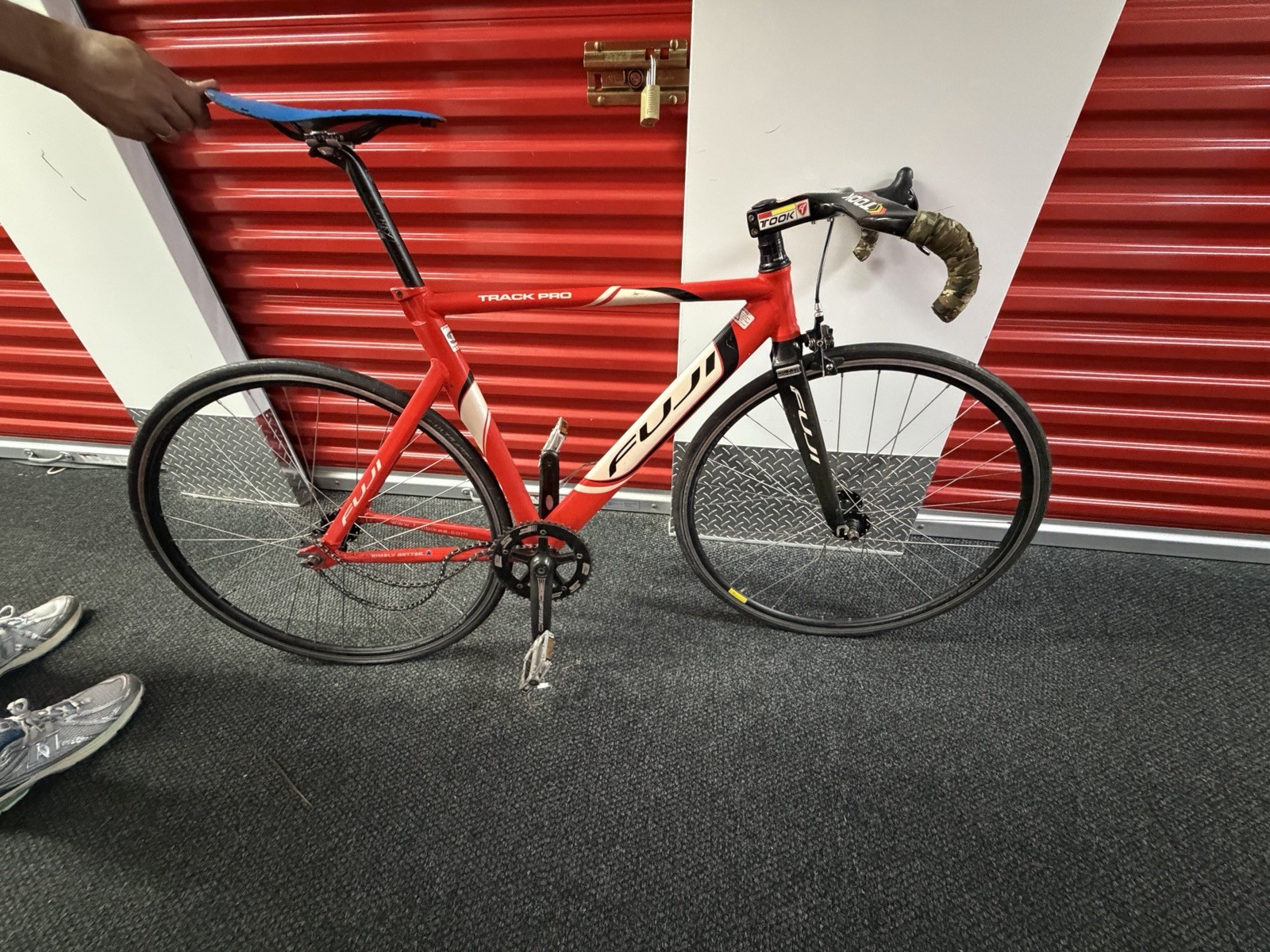 FUJI Track Pro Track Bike Fixed Gear 700C Aluminum Carbon Fork Red Black