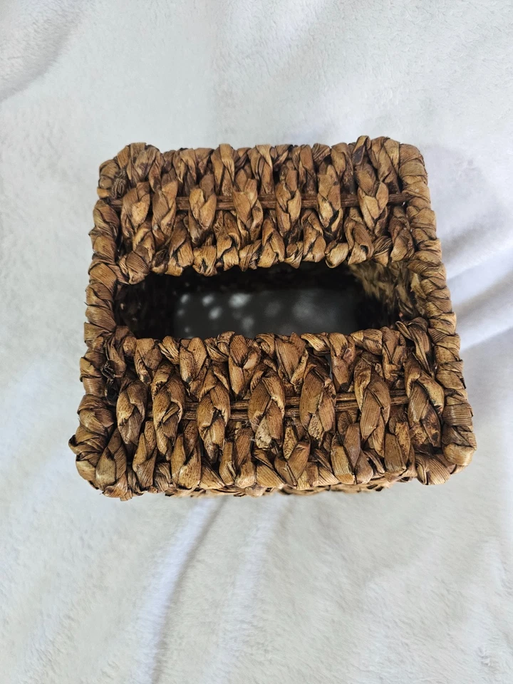 Caja de pañuelos cuadrada tejida de mimbre ub marrón 6x6"" pulgadas Foto 3 de 4