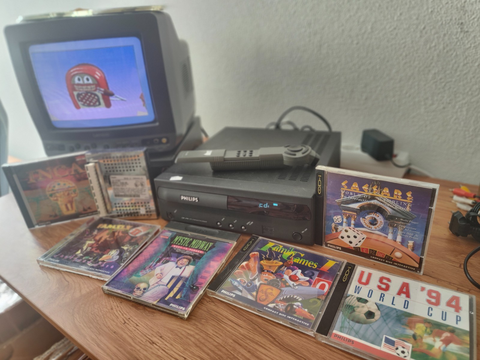 Philips CDi 470 + Games Remote + DVC RegionFree Player cd-i Retro Gaming Console