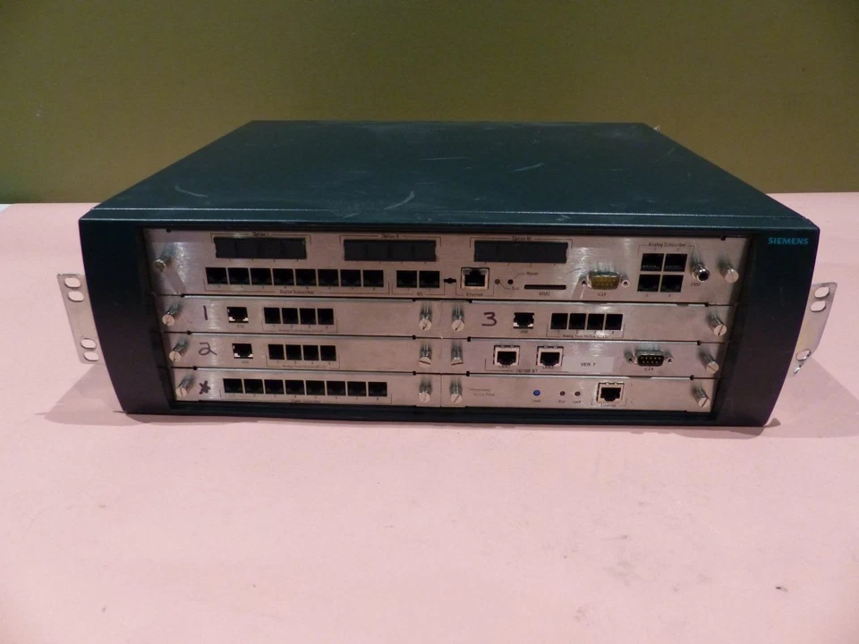 SISTEMA TELEFÓNICO RACK SIEMENS HIPATH 3500 S30777-U711-A903-2 VER 7 Foto 2 de 4