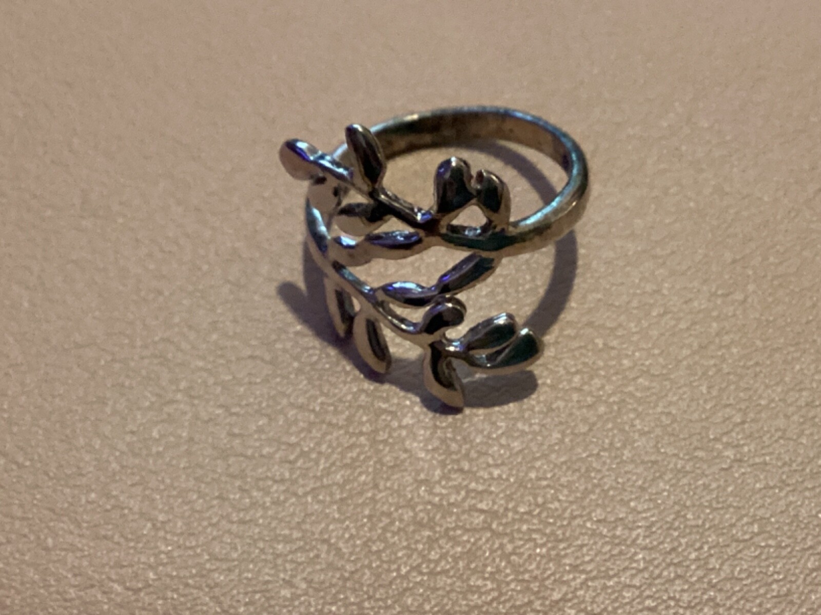 Pretty Sterling Silver Leaf Crossover Ring (N) - image 7