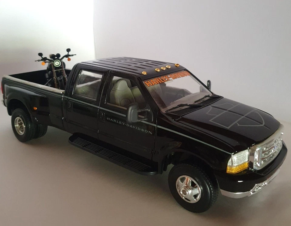 Ford F-350 Crew Cab and FXDX by Harley-Davidson 1:25 Scale 97961-00v - Image 2 of 4