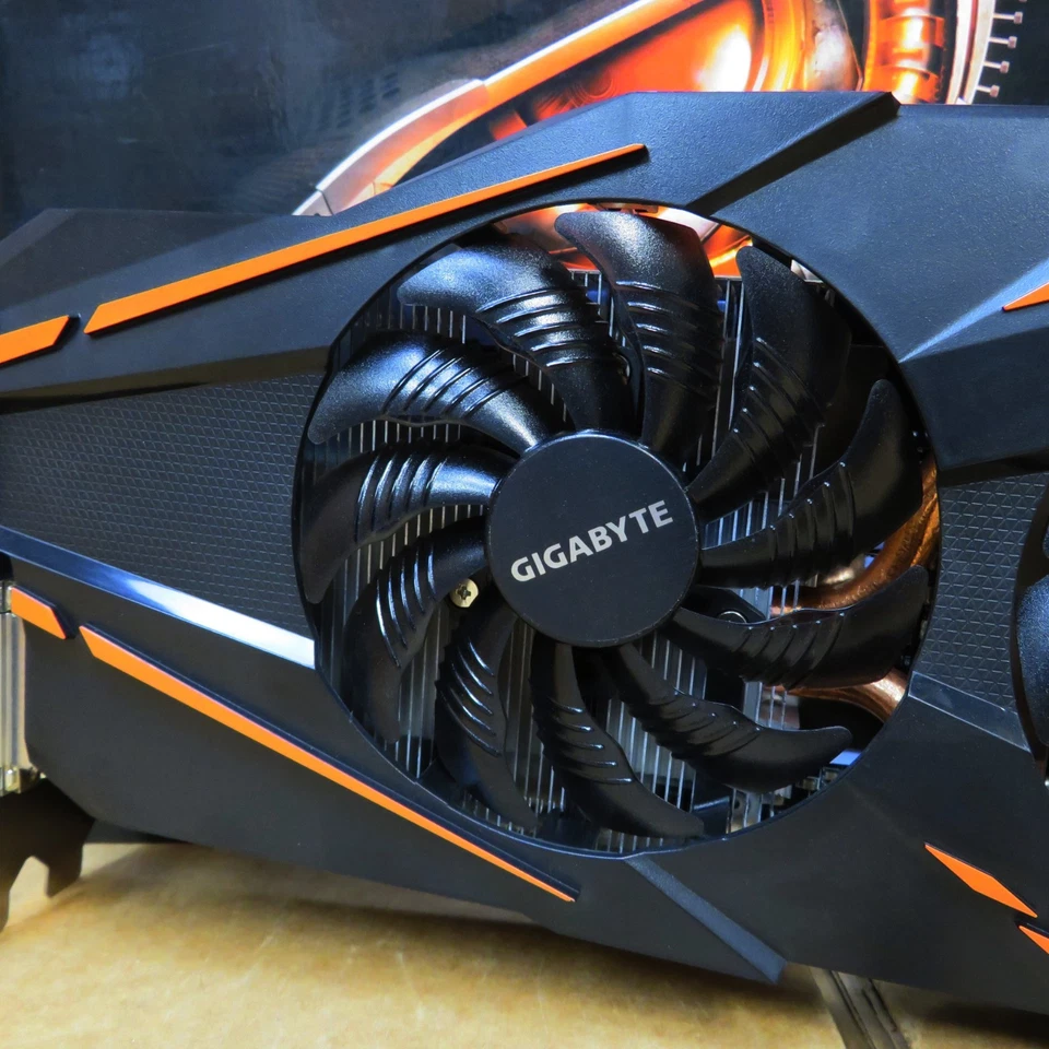GIGABYTE GeForce GTX 1070 WINDFORCE OC 8G Graphics Card w/8 GB GDDR5 Memory - Image 3 of 4