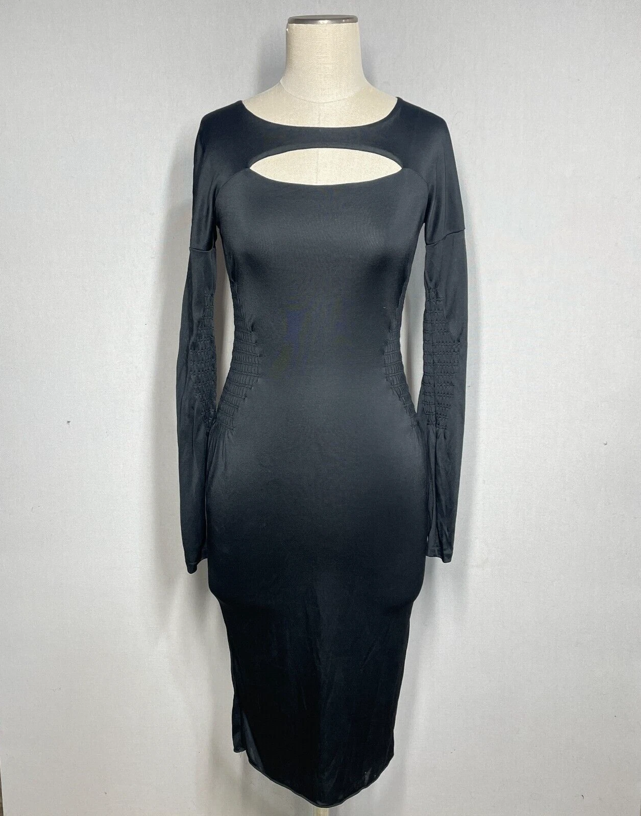 Robe Gucci Y2K femme XS fourreau noir découpé fête classique punk manches longues
