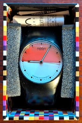 Armbanduhr Noon Copenhagen Kolor Weiß-Rot mit Quarz Uhrwerk - OVP Originalpapier