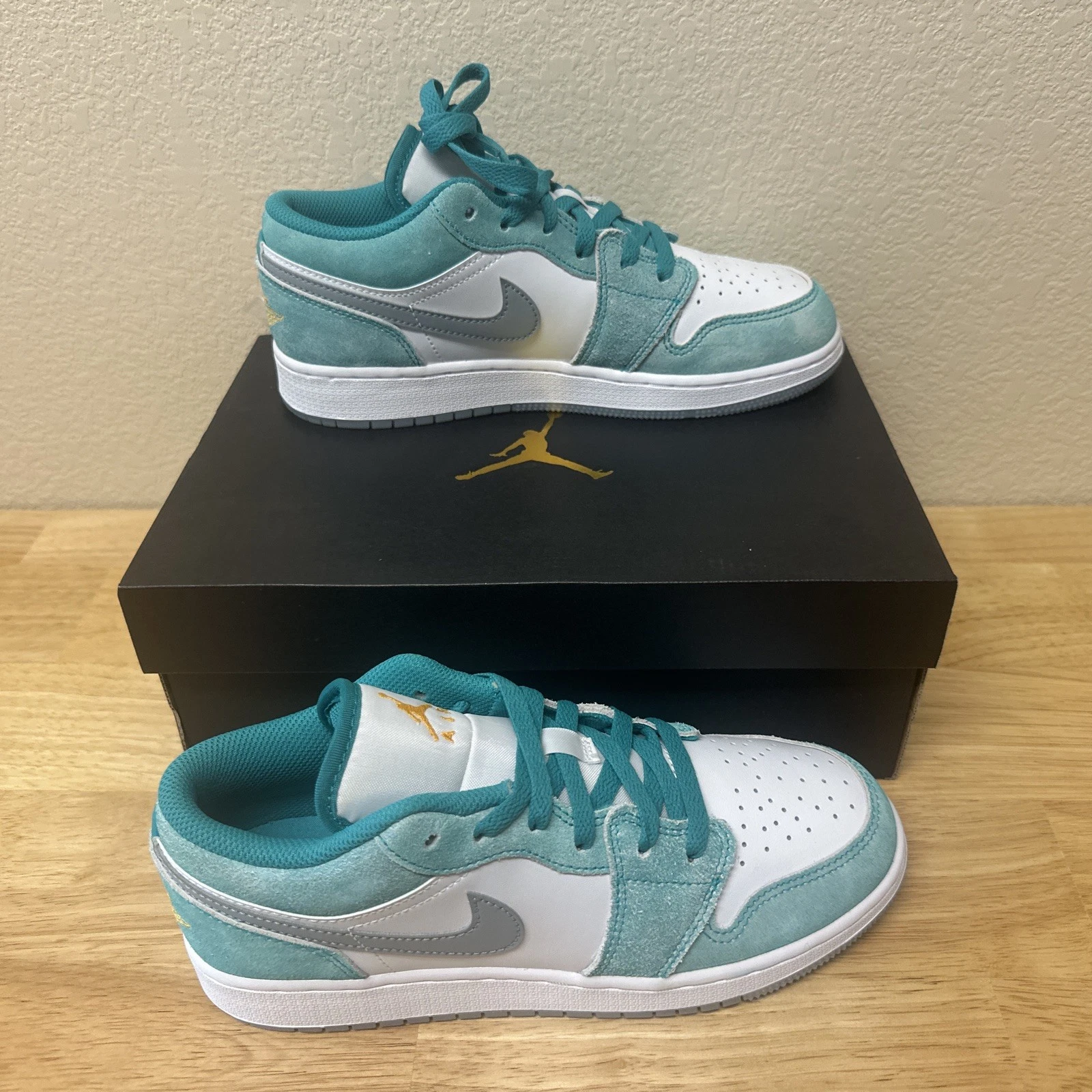 Nike Air Jordan 1 Low SE (GS) Emerald/Taxi-White SZ 7Y DO8244 301 New