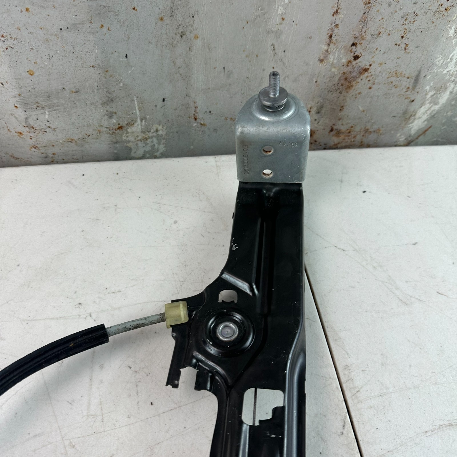 2017-2024 MASERATI LEVANTE REAR RIGHT PASSENGER DOOR WINDOW REGULATOR 670104205