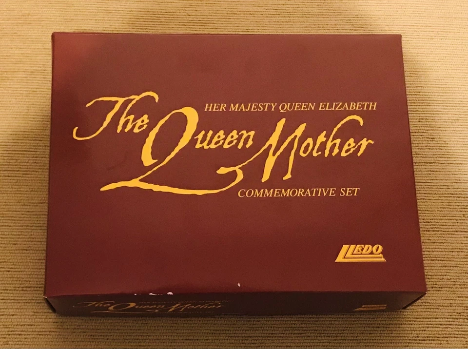 Lledo Queen Mother Rolls Royce set , Gold tone - Image 2 of 2