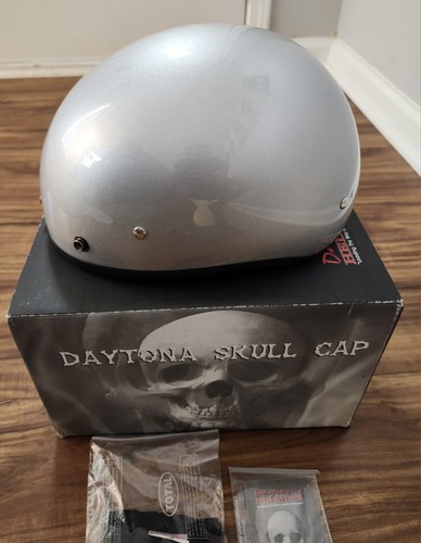 Daytona Skull Cap Motorcycle Helmet Silver Metallic Size Large L New Open Box
