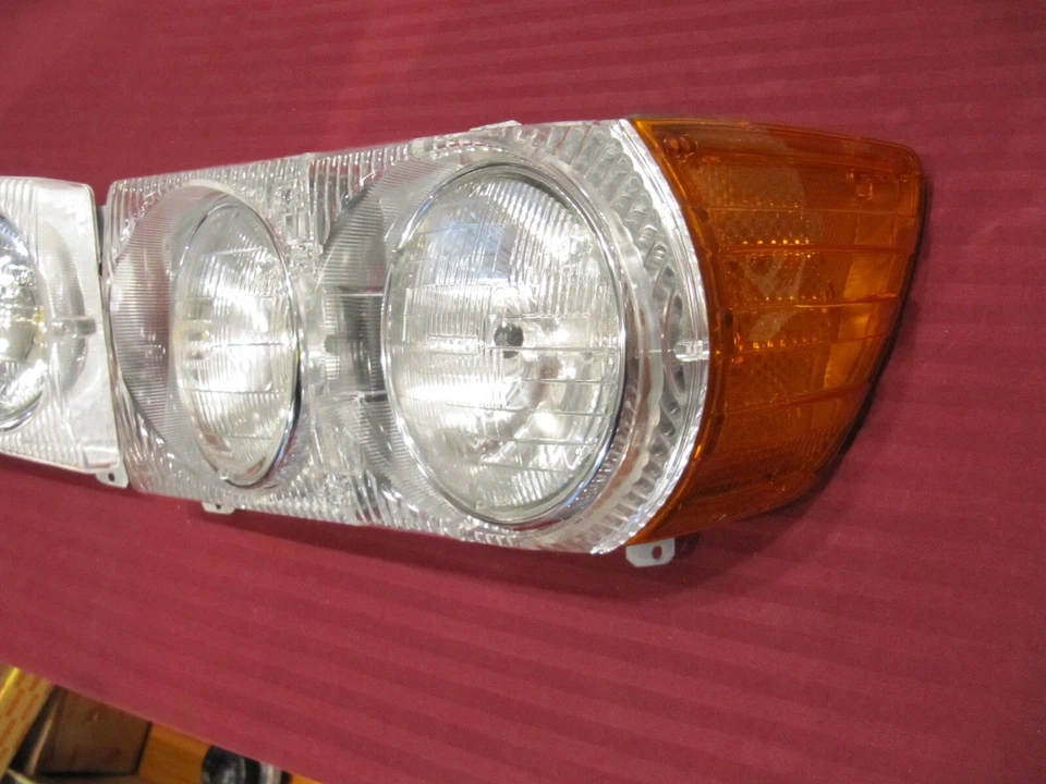 Montajes de faros izquierdo y derecho Bosch Mercedes-Benz W107 280SL 350SL 450SL Foto 2 de 4