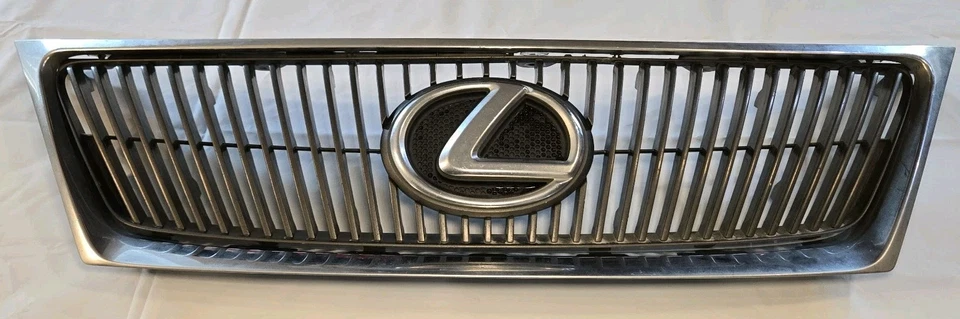 Rejilla superior delantera Lexus IS250 2006-08 con cromo envolvente OEM 53101-53050 Foto 3 de 4