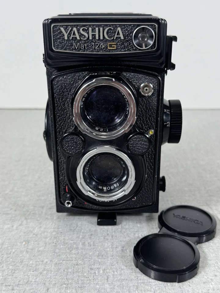Cámara fotográfica de formato medio Yashica Mat negra 124G TLR Foto 3 de 4