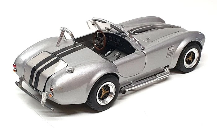 Road Legends 1/18 Scale Diecast 11725A - Shelby Cobra 427S/C - Silver - Image 3 of 4