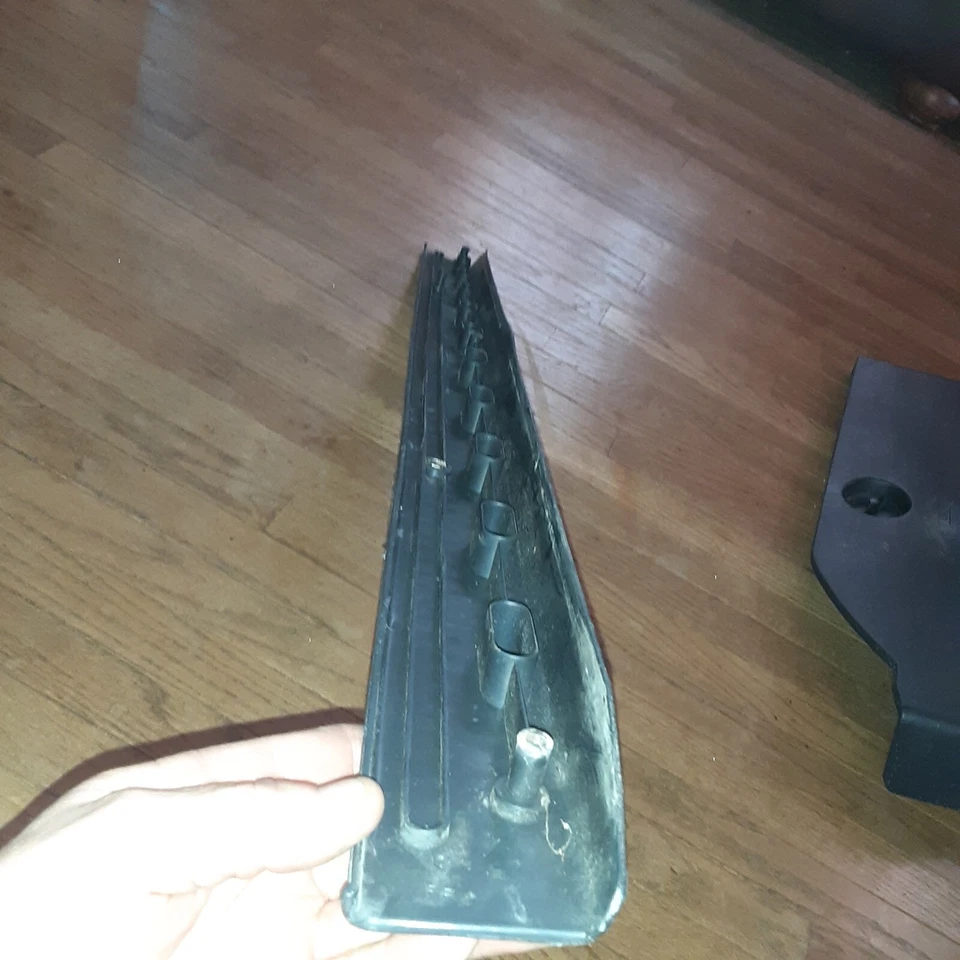 Отделочная панель порога задней двери 82-94 Chevy S10 Blazer GMC Jimmy Typhoon GM 14051327 F - Изображение 4 из 4