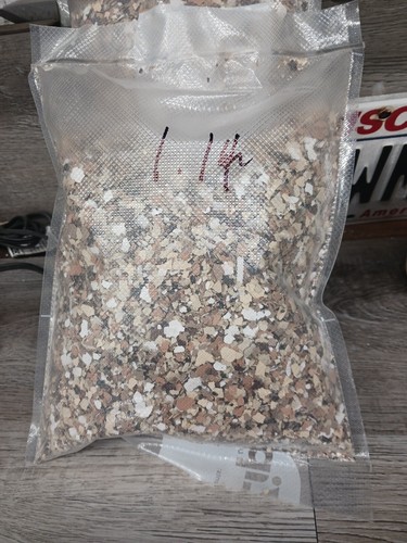FLAKES GARAGE FLOOR TAN  1  lb  14oz bag*****LIKE TO NEW FROM A FLOOR JOB #9932
