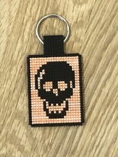 Porte clé crâne point de croix complet fait main