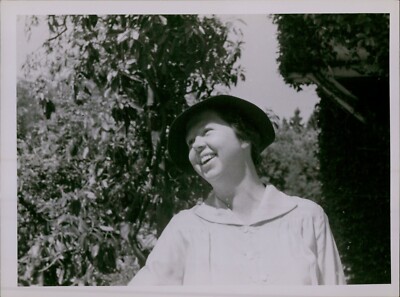 GA4 Original Photo LOVELY WOMAN SMILING Housewife in Tree Garden Sunshine Day