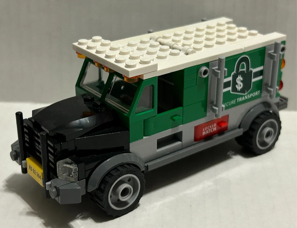 LEGO Marvel: Doc Ock Truck Heist (76015)-100% Complete with Instructions, no box - Image 4 of 4