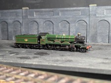 Graham Farish N Gauge GWR Castle Class BR Green Late Crest 'Thornbury Castle'