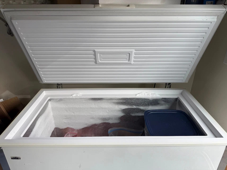 Congelador comercial Summit SCFM92 en perfecto estado de funcionamiento, NSF, ruedas Foto 2 de 4