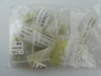 For Mercedes R126 300TE 190E 300TE 300SEL Set of 8 Fuel Injector Holders Genuine