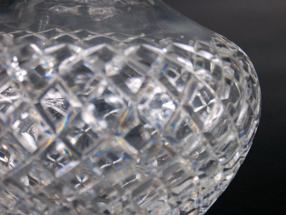 Florero de vidrio con cuello acampanado estrecho estampado de diamantes transparente 8 pulgadas Foto 3 de 4