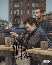 Miles Teller Divergent Autographed Signed 8x10 Photo ACOA