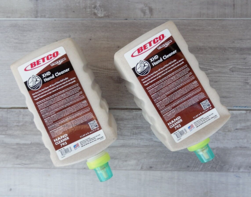 Betco Triton XHD W/SOY & WALNUT SHELL Scrubber Hand Cleaner 2 x 2L Bottle 79362