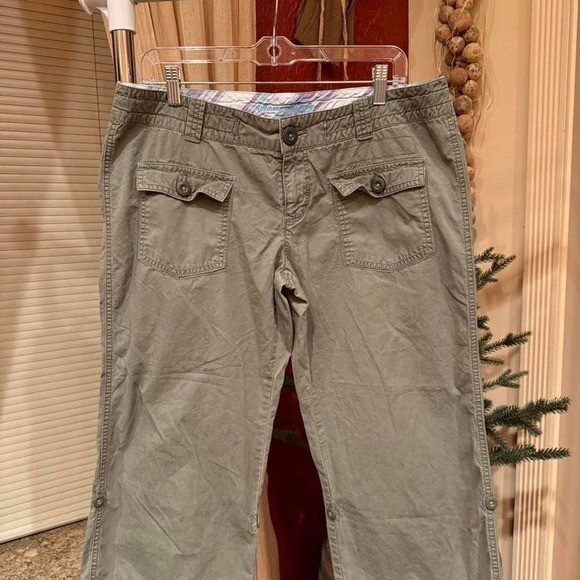 American Eagle Cargo Capris. - image 1