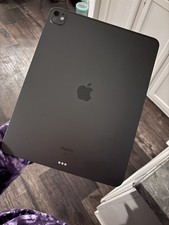 Apple ipad gen 11, 13in with keyboard