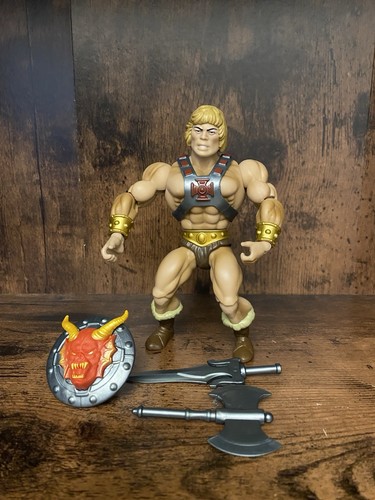 Masters Of The Universe He-Man Action Figure Deluxe 21,6 Cm Con Spada E Accessori, Serie Netflix