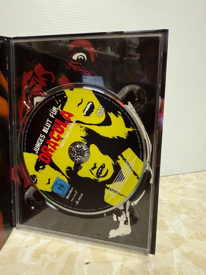 Count Yorga, Vampire mediabook blu ray DVD Limited Edtion Mediabook Region B Foto 3 de 4