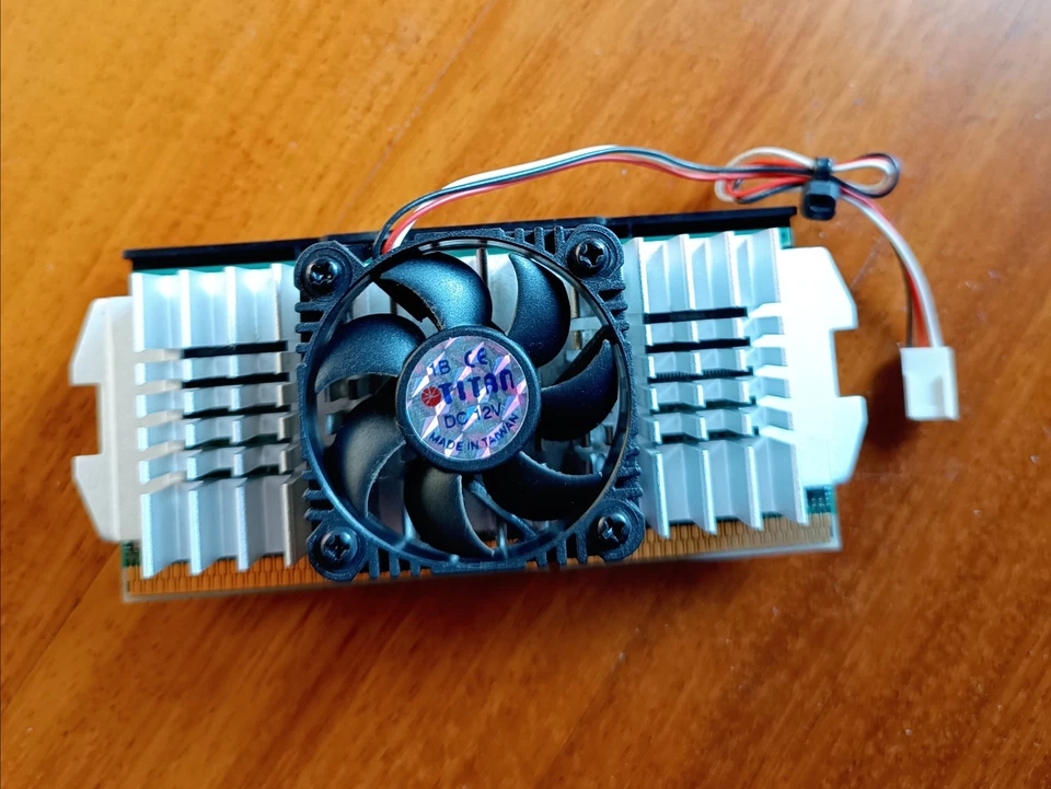 INTEL PENTIUM 2 350 MHZ Slot 1 Bus 100 MHz 512 KB Cache L2 DISSIPATORE VENTOLA - Immagine 2 di 3