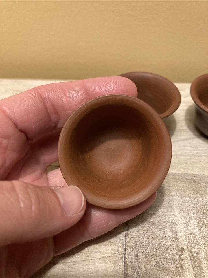 Винтажный MCM керамики саке чашки набор из 4 ручной работы резной терракоты рюмки стекла - Изображение 3 из 4