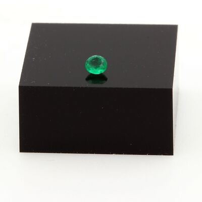 Steine und Mineralien. Smaragd. 0,09 cts. Muzo, Kolumbien.