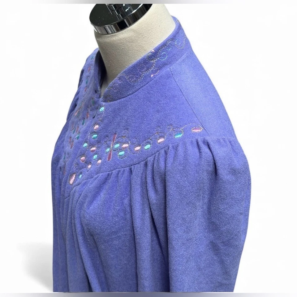 Camisón de colección Vanity Fair abrigo bordado años 70 Grannycore Cottagecore EE. UU. Foto 4 de 4