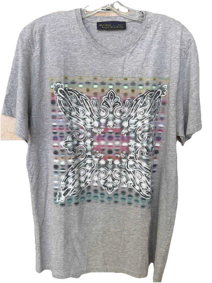 Camiseta gris manga corta Etro “pintura a mano” L cuello redondo hecha en Italia algodón Foto 2 de 4