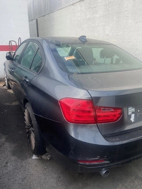 Conjunto de cubierta de cadena de distribución usado para BMW 320i 2014 motor 2,0 L Foto 3 de 4