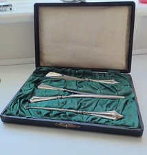 Set in scatola di antico barella per guanti con manico in argento, gancio a bottone e corno per scarpe.