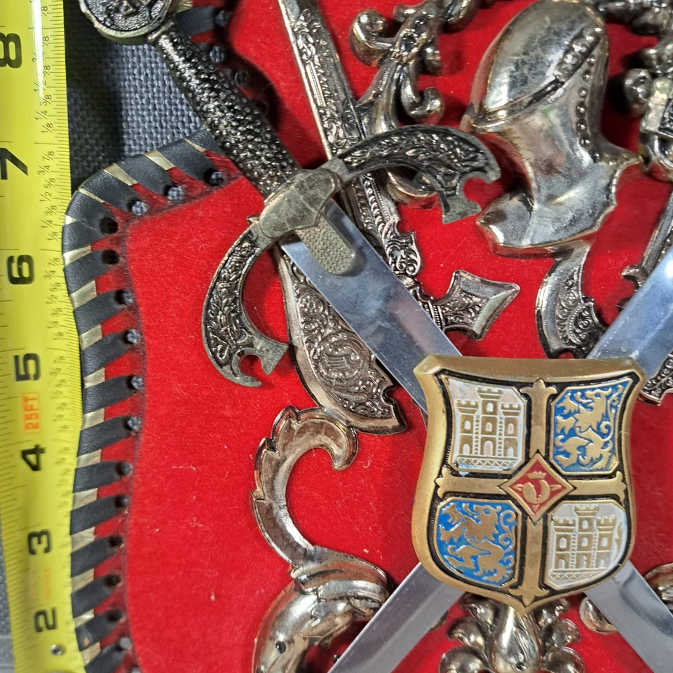 Escudo de armas medieval vintage decoración 8,25x10" metal, madera y plástico #5077L387 Foto 4 de 4