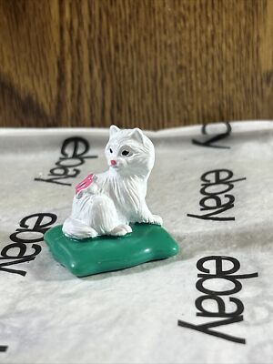 Vintage 1990's M.E.G. Kitty in My Pocket Milky White Cat Toy/Figure 1.5''.