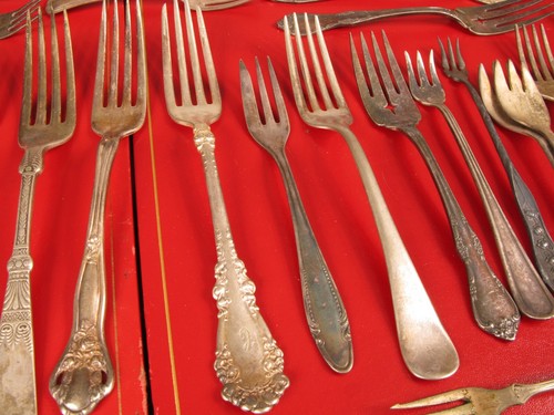 ANTIQUE ESTATE COLLECTION ASSORTED SILVER PLATE FORKS FORKS FORKS WOW !! - Picture 4 of 7
