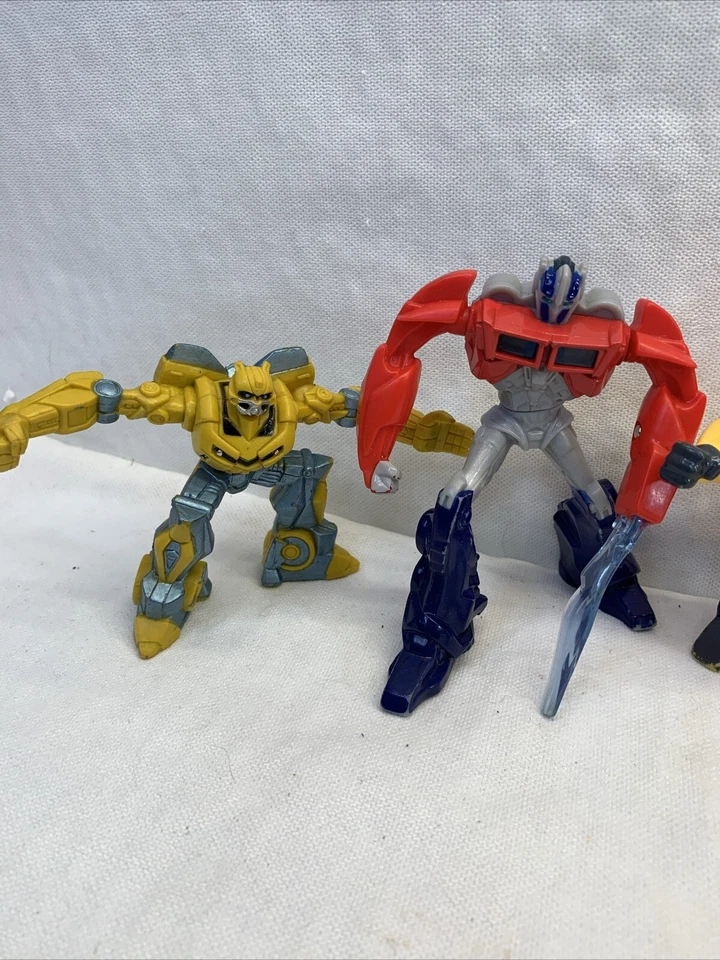 Figura de acción TRANSFORMERS OPTIMUS PRIME y abejorro juguetes McDonald’s Foto 2 de 3