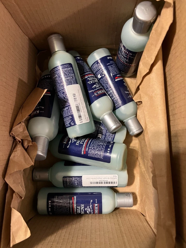 Gel limpiador facial vigorizante Kiehl's Facial Fuel para hombres 8,4 oz/250 ml Foto 3 de 3