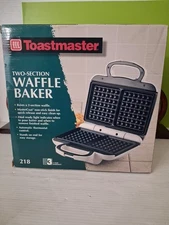 Holliday Waffle Baker Maker Vintage Toastmaster White Cool Touch 218 CLEAN Works