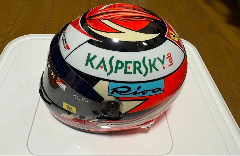 Casco Bell escala 1/2 Kimi Raikkonen Ferrari con caja usado en Japón Foto 3 de 4